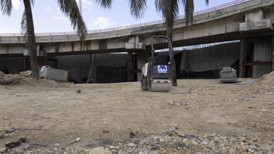 Puente vehicular sobre Las Américas tiene 10 meses en proceso de rehabilitación