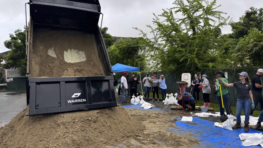 Residentes de Luisiana se preparan para llegada de la tormenta tropical Francine