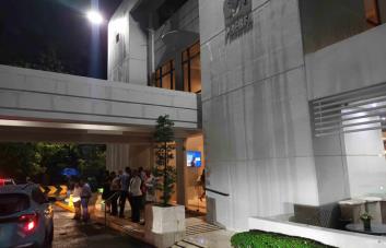 Velan restos de Manuel Díaz en la funeraria Blandino con la presencia de personalidades