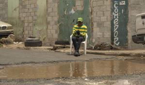 Con una llovizna se inunda el badén