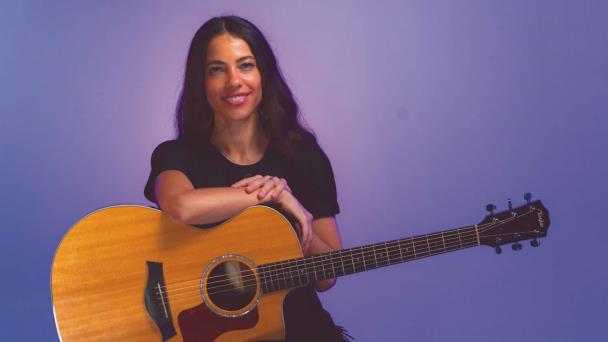 Debi Nova presenta nuevas canciones