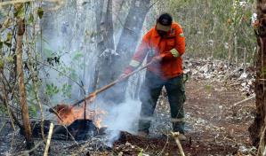 El humo de los incendios forestales ahoga a comunidades enteras en el oriente de Bolivia