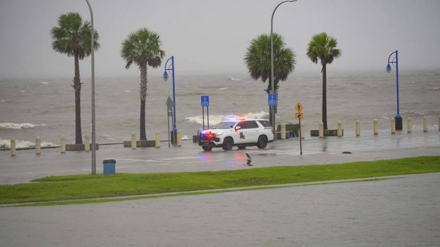 La costa sureste de EE.UU. enfrenta inundaciones tras embate del poderoso huracán Francine