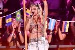 Karol G lleva el merengue a los MTV VMAs 2024 y pone a bailar a Taylor Swift