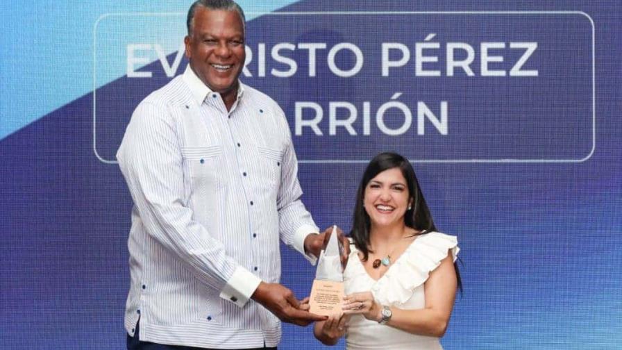 ProDominicana reconoce labor de Evaristo Pérez al frente del Departamento de recreación del Miderec