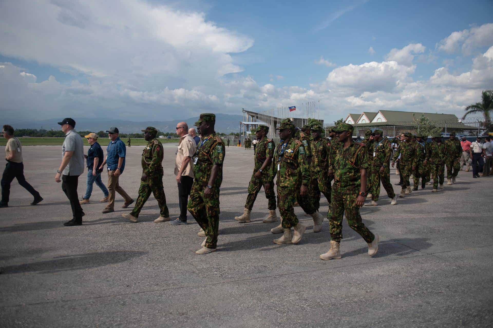 Llegada de soldados de Belice y Jamaica en apoyo a Haití.