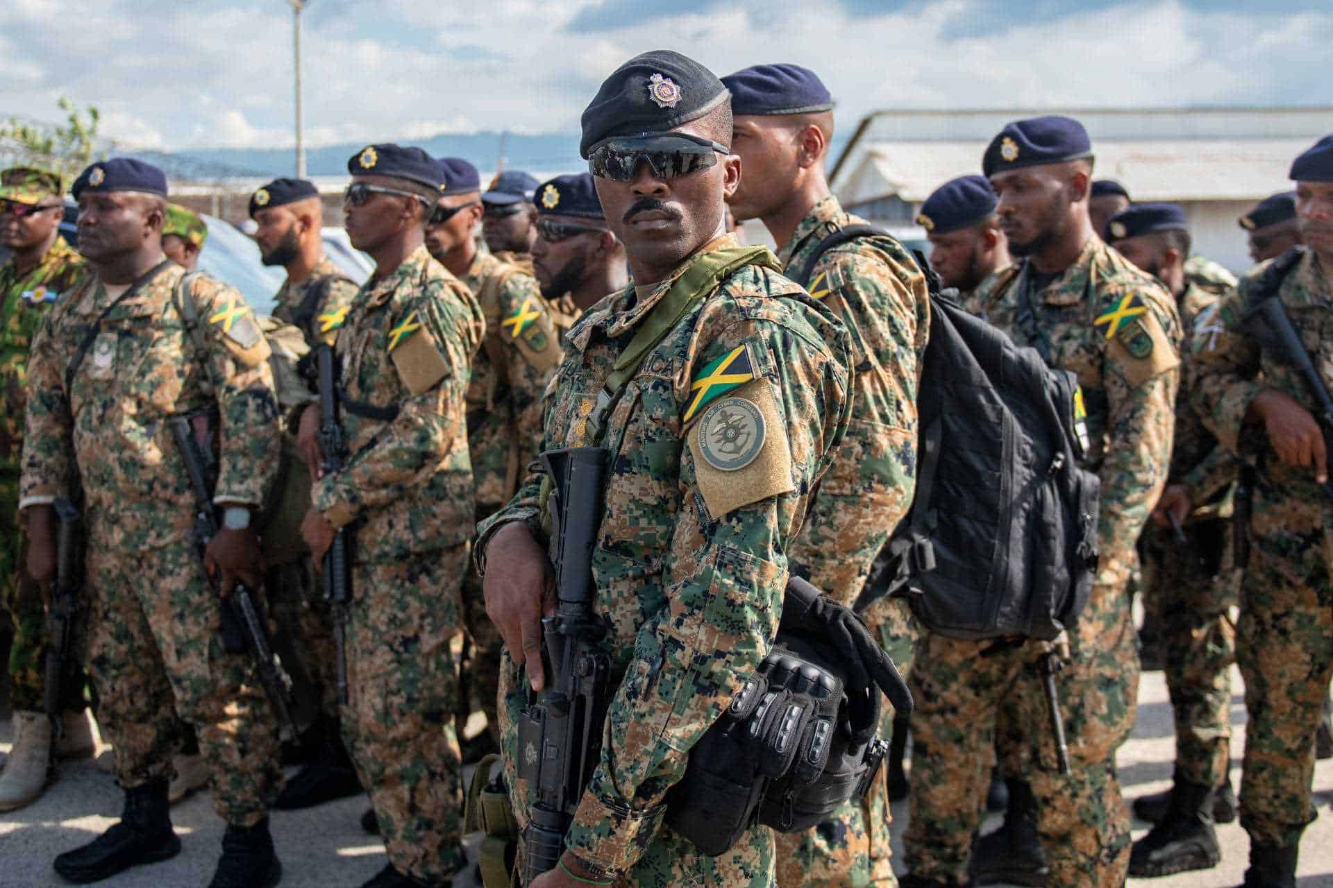 Llegada de soldados de Belice y Jamaica en apoyo a Haití.