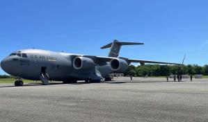 Llega al país un avión militar de EE.UU. cargado de donativos para pobladores de Sosúa