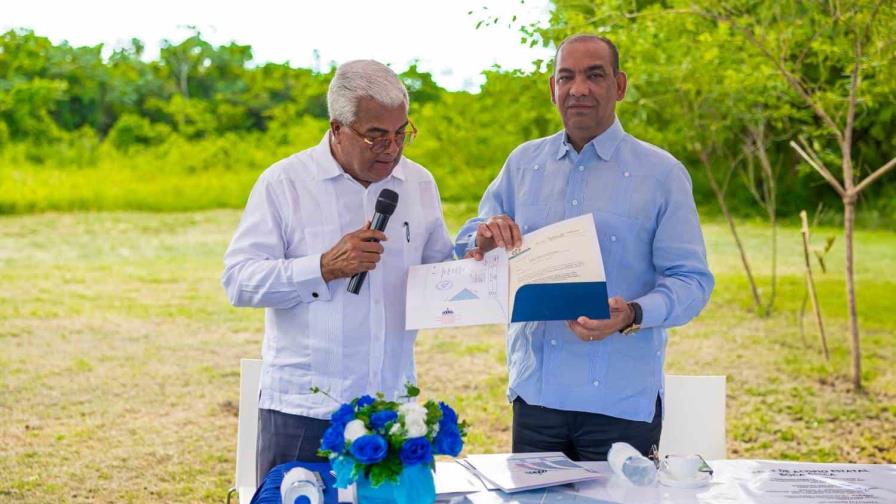 Obras Públicas recibe terrenos del CEA para construir centro logístico en Boca Chica