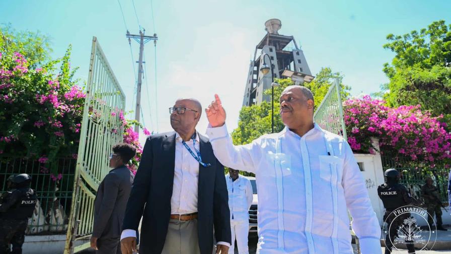 Primer ministro de Haití supervisa parque emblemático que fue vandalizado en Puerto Príncipe