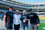Aaron Judge y Juan Soto reciben en Yankee Stadium al doctor Ramón Tallaj Aaron Judge y Juan Soto reciben en Yankee Stadium al doctor Ramón Tallaj