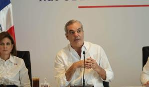 Abinader repasa ejecución de obras en SDE y promete una extensión de la UASD para el municipio