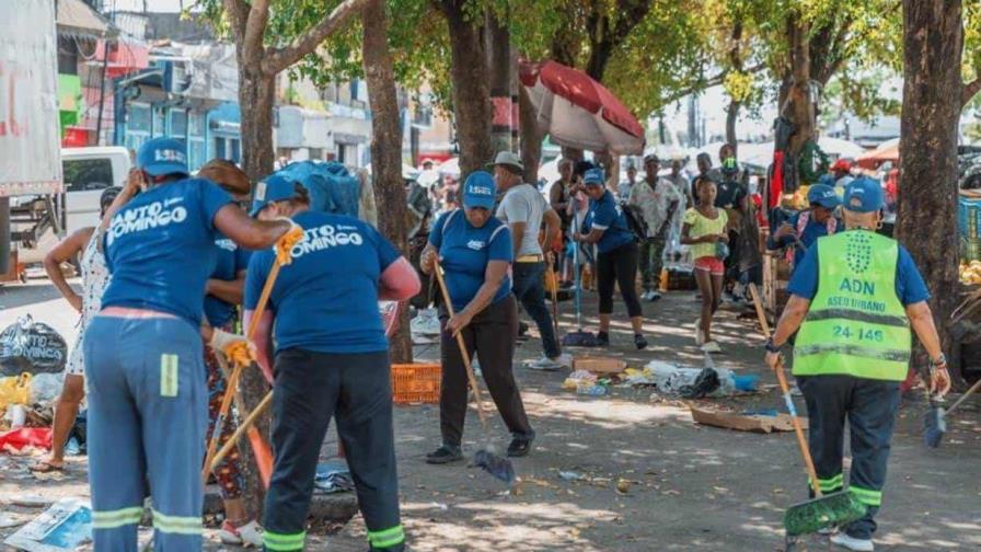 Alcaldía interviene Mercado Nuevo de la Duarte con operativo de limpieza