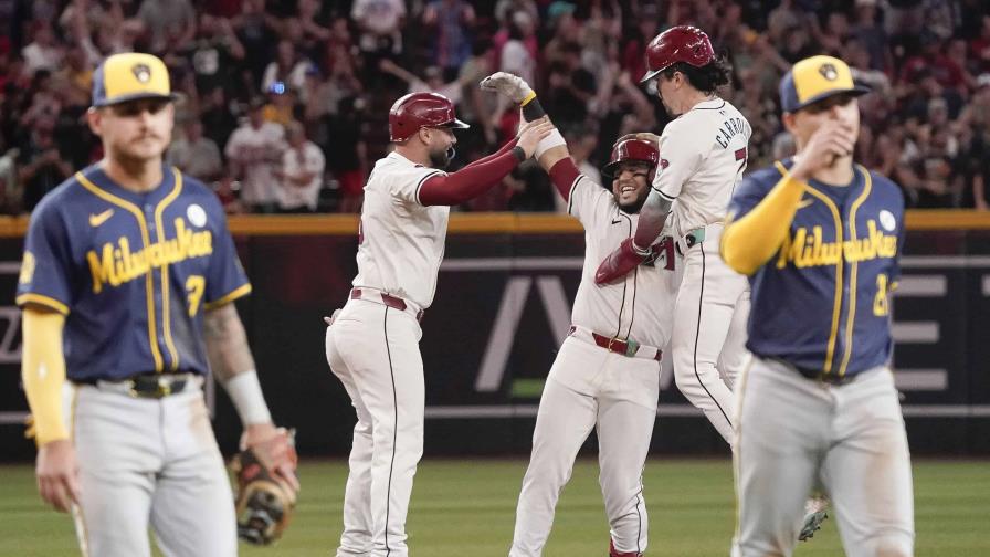Suárez encabeza racimo de tres carreras en la 10ma; Diamondbacks vencen a Cerveceros Suárez encabeza racimo de tres carreras en la 10ma; Diamondbacks vencen a Cerveceros