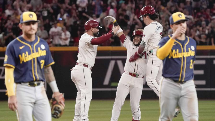 Suárez encabeza racimo de tres carreras en la 10ma; Diamondbacks vencen a Cerveceros