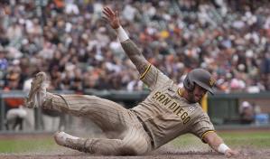 Padres completan barrida al vencer a Gigantes en 10 entradas