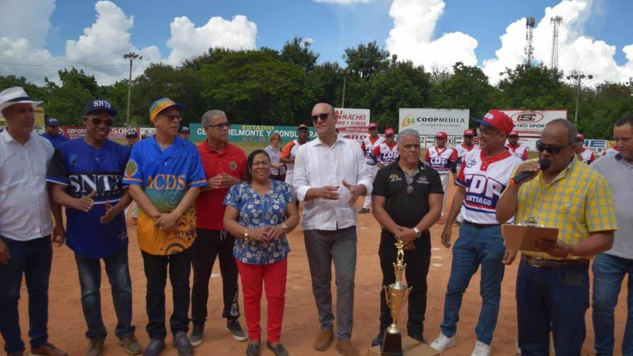 ALS y CDP brillan en el inicio del torneo de sóftbol de la Liga de la Comunicación