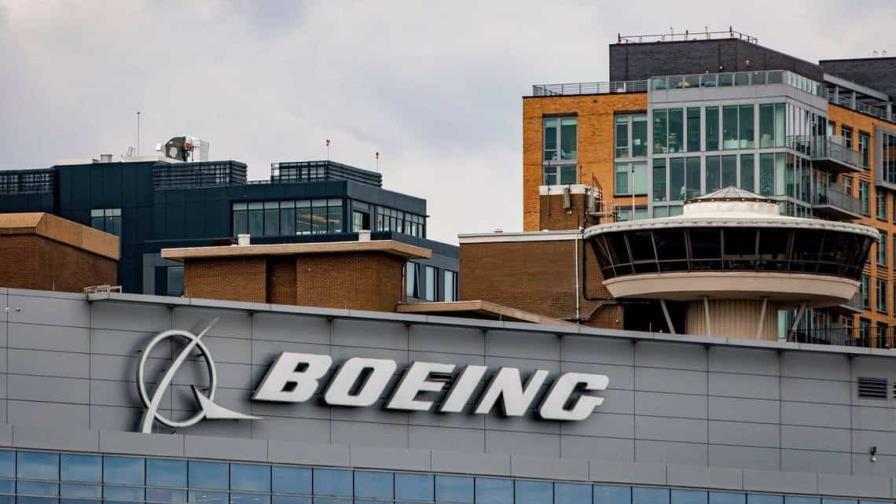 Boeing hace fuerte recorte de gasto y evalúa licencias temporales por huelga