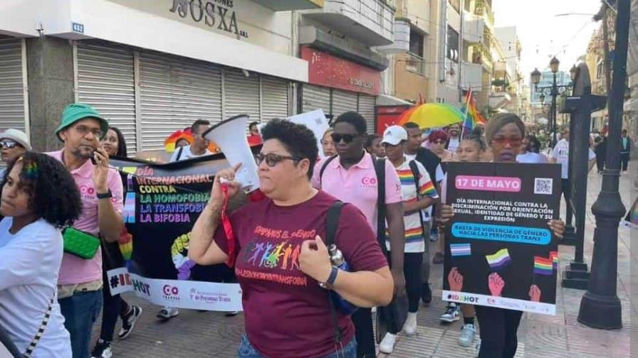 Denuncian atropello de policías a grupo de la comunidad LGBTIQ+ en Zona Colonial