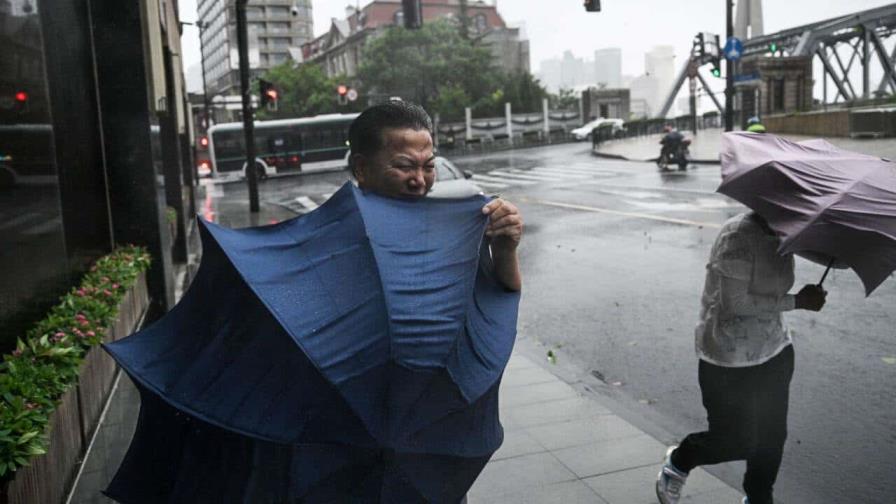 El tifón Bebinca aterriza en Shanghái y paraliza la metrópolis