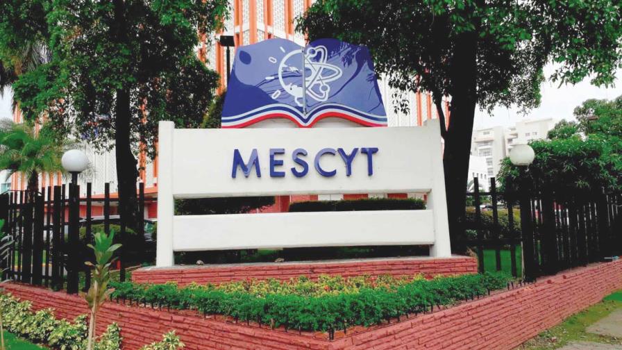 Mescyt anuncia que concluyó el rediseño del currículo de la carrera de Educación