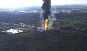 Incendio en oleoducto cerca de Houston comenzó cuando un vehículo golpeó una válvula