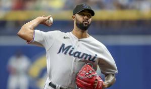 Sandy Alcántara  lanza por primera vez en prácticas de bateo desde cirugía Tommy John
