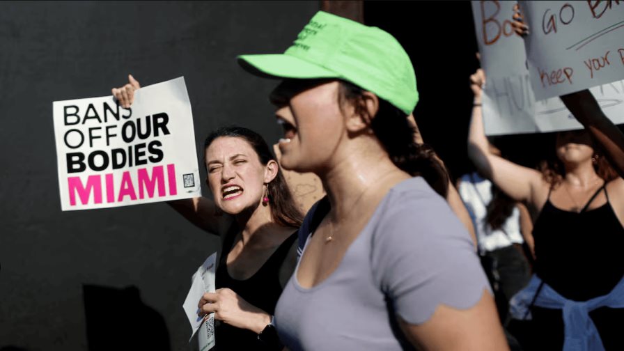 Restricciones al aborto en Florida ponen en peligro a pacientes, según informe