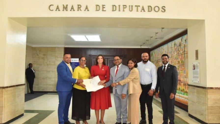 Kimberly Taveras somete proyecto que busca elevar La Guáyiga a un municipio