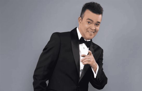 "Alex Bueno no está intubado y se encuentra mucho mejor", informa el equipo del cantante
