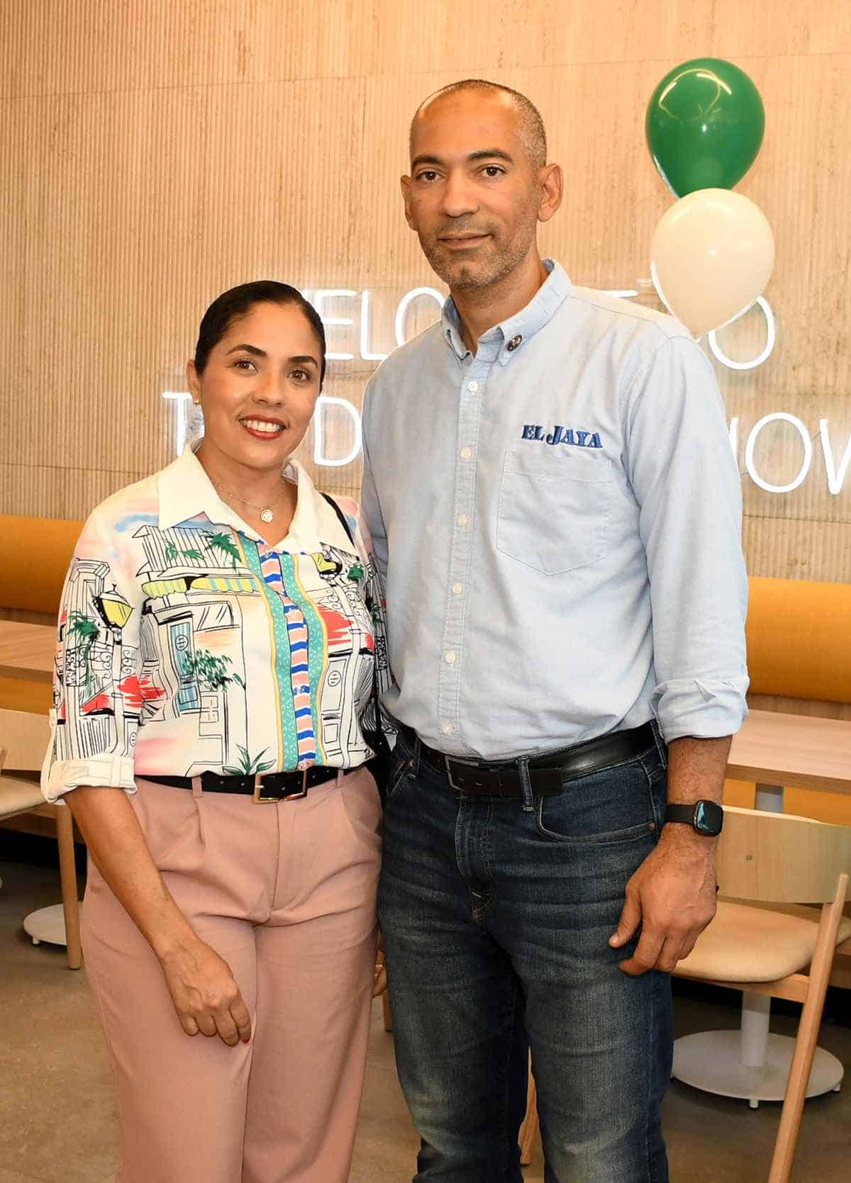 Mirna López Vásquez y Víctor Adrián Cruz.