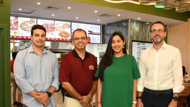 Papa Johns celebra inauguración de restaurante en San Francisco de Macorís