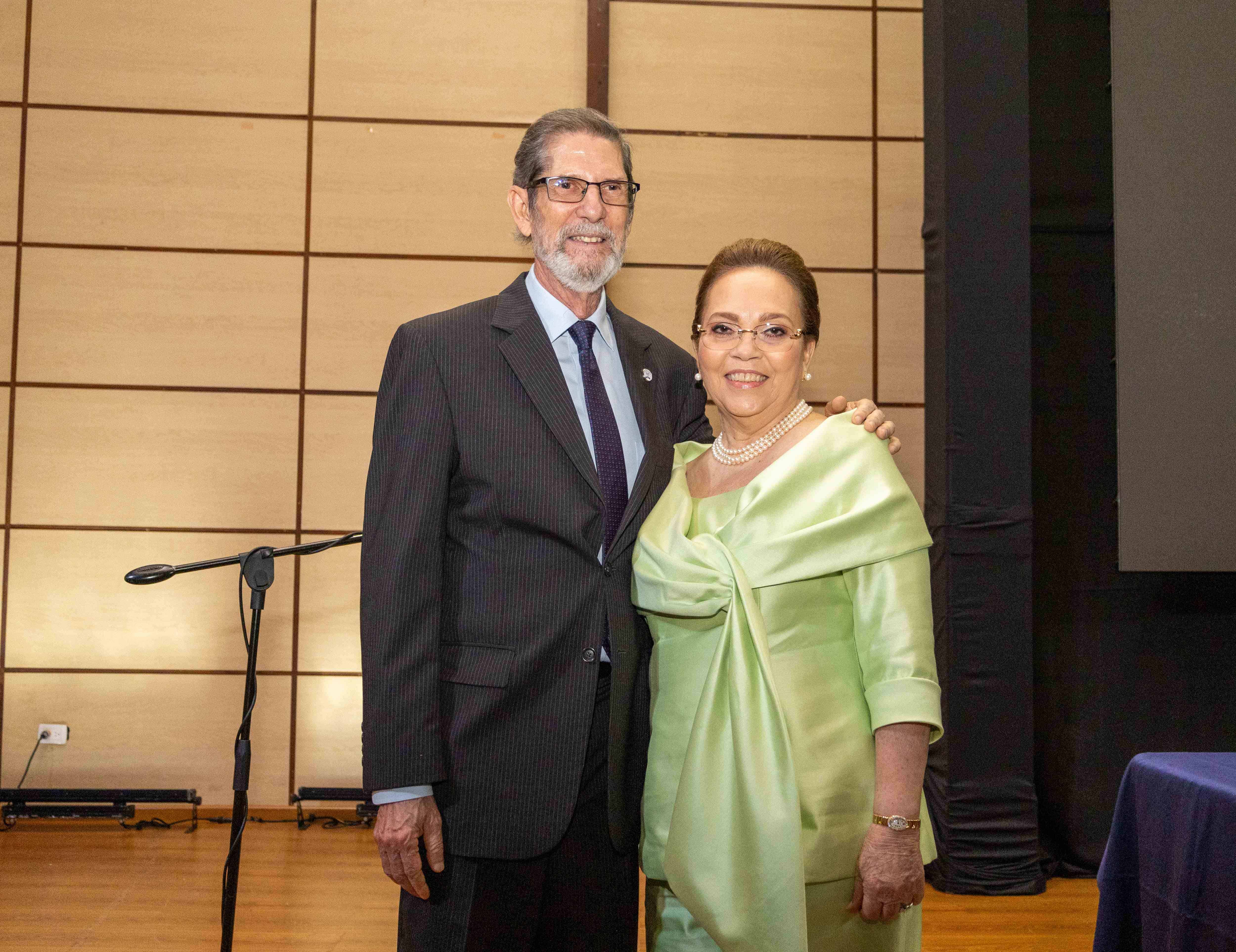 Fabio Guzmán y Vivian de Guzmán. 