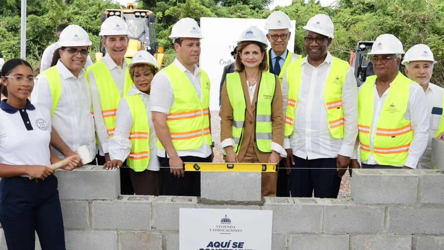 Vicepresidenta deja iniciados los trabajos de construcción del Centro Universitario UASD-SDE