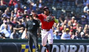 Guardianes se clasifican a los playoffs con victoria ante Mellizos en extra innings