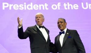 Congresista Adriano Espaillat presenta a Joe Biden durante la gala anual del Caucus Hispano