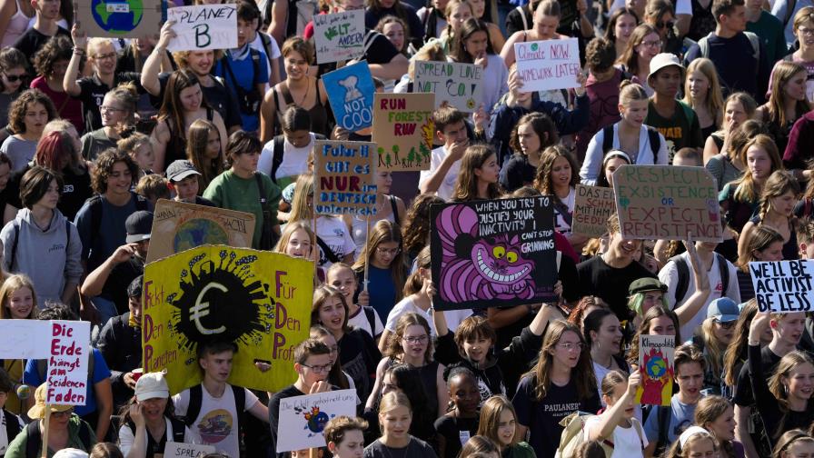 Jóvenes protestan en todo el mundo para exigir acciones contra el cambio climático