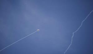 Israel ataca suburbio de Beirut luego de que Hezbolá azotó el norte de Israel con 140 cohetes