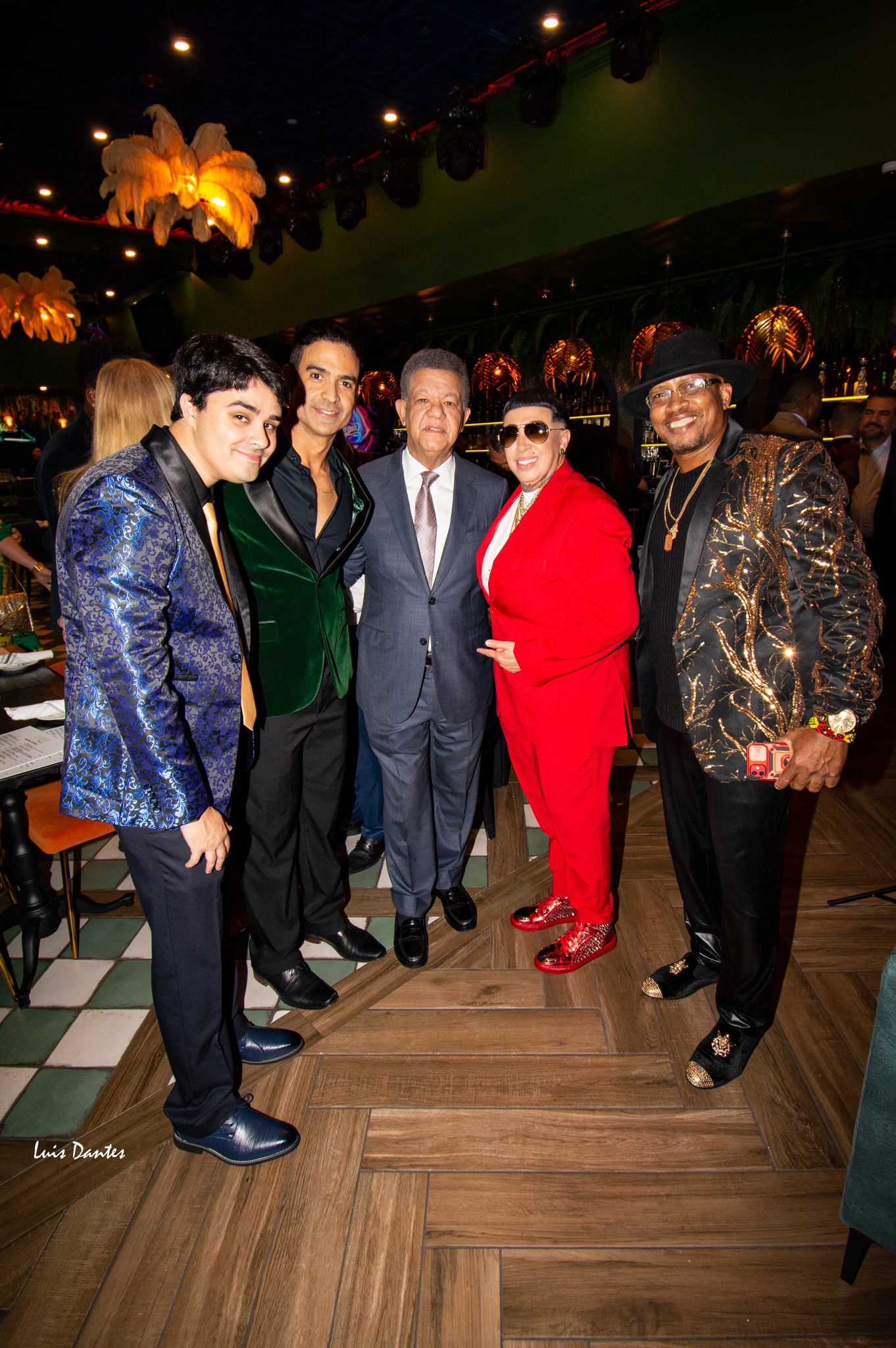 Leonel Fernández junto los organizadores del evento en Miami