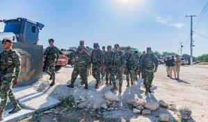 Ministro de Defensa supervisa trabajos verja perimetral de la frontera