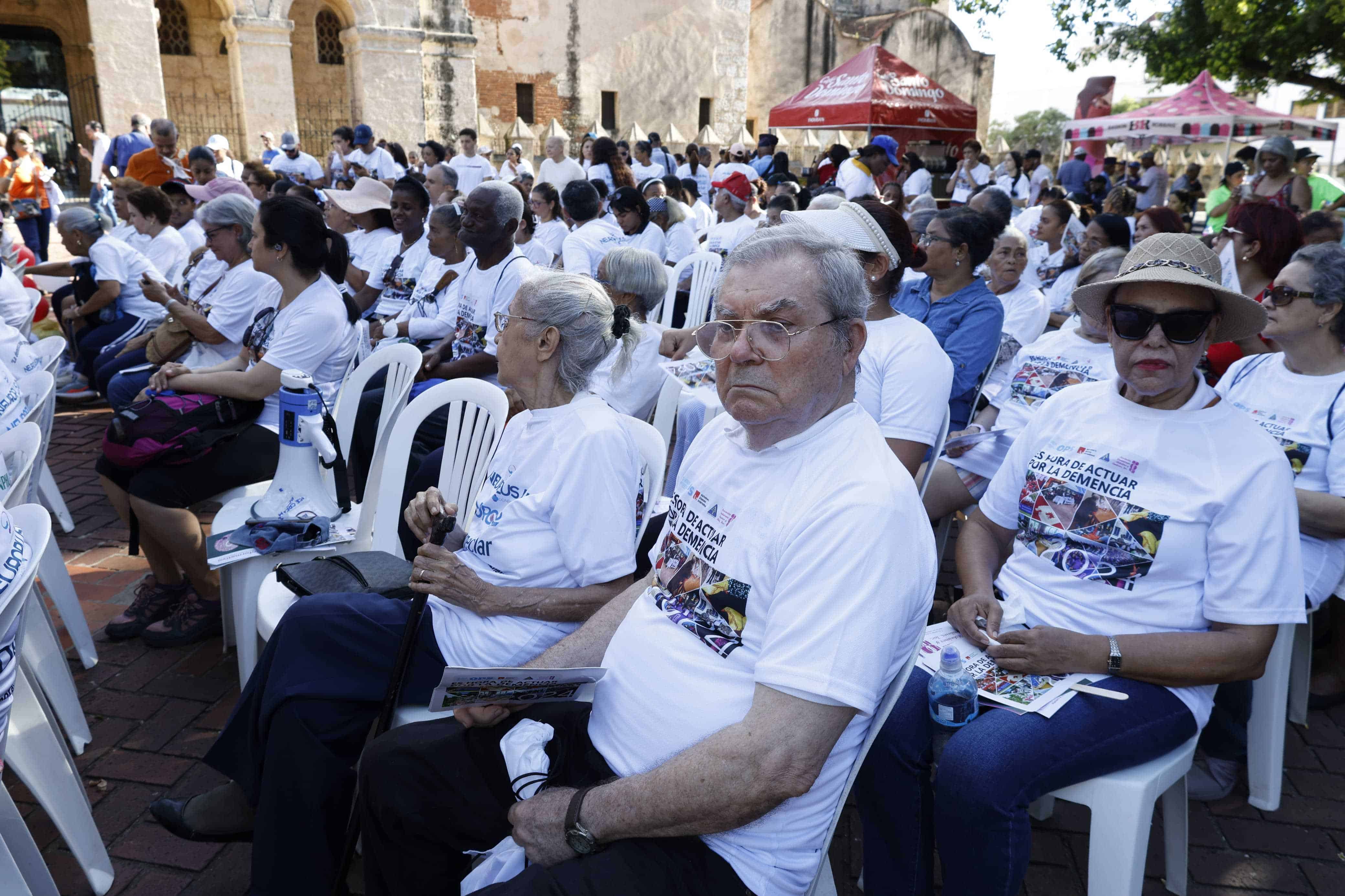 La Asociación Dominicana Dominicana de Alzheimer celebrando su 30.º Caminata en conmemoración del Día Mundial del Alzheimer