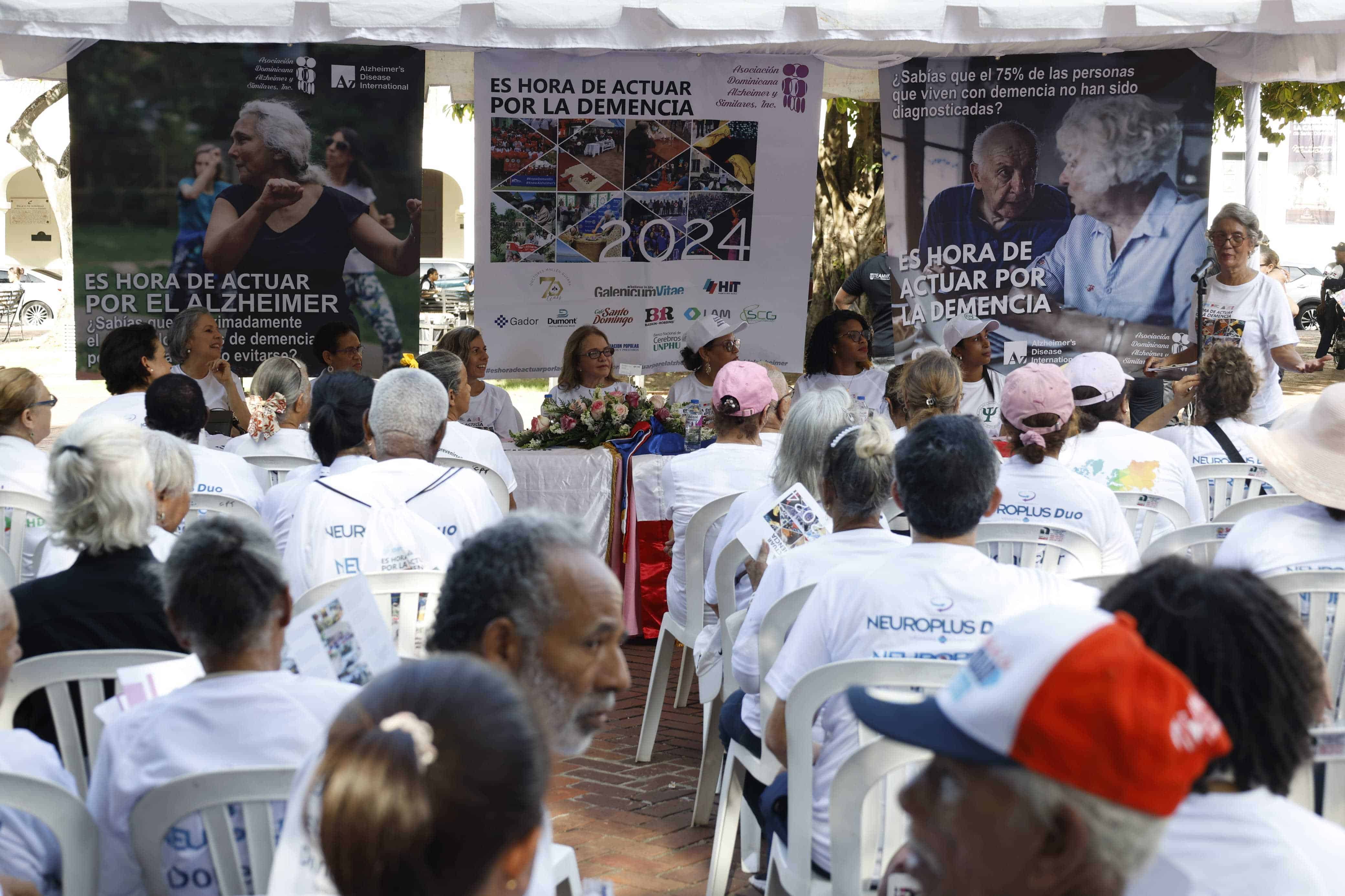 La Asociación Dominicana Dominicana de Alzheimer celebrando su 30.º Caminata en conmemoración del Día Mundial del Alzheimer