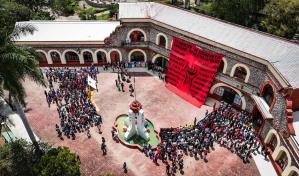 Ayotzinapa grita contra la represión tras diez años de lucha e incertidumbres