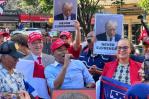 Dominicanos realizan mitin en Manhattan en apoyo a Donald Trump