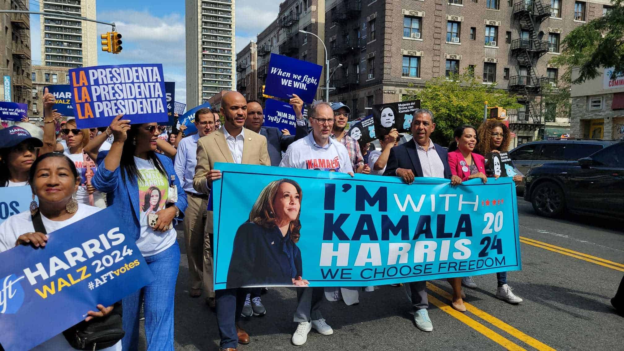 Dominicanos muestran apoyo a Kamala Harris.