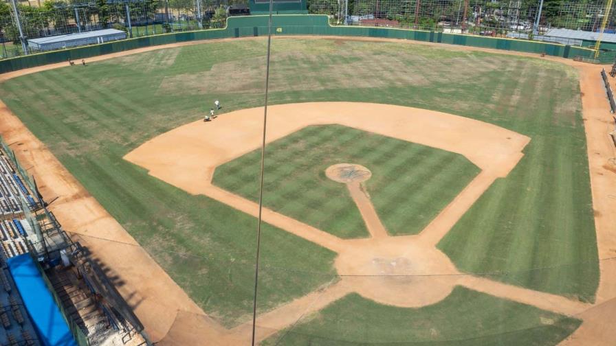 El terreno del Quisqueya luce maltratado, a 23 días del inicio del torneo