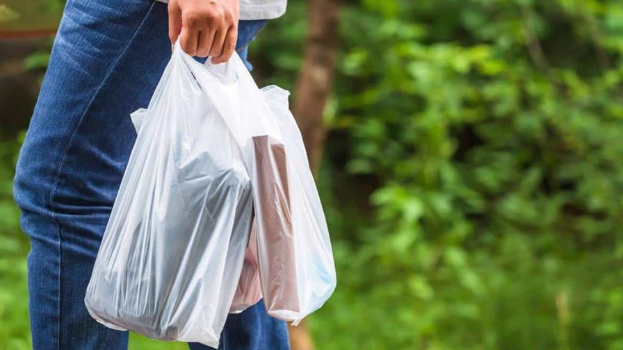 California pondrá fin a las bolsas de plástico en los supermercados en 2026