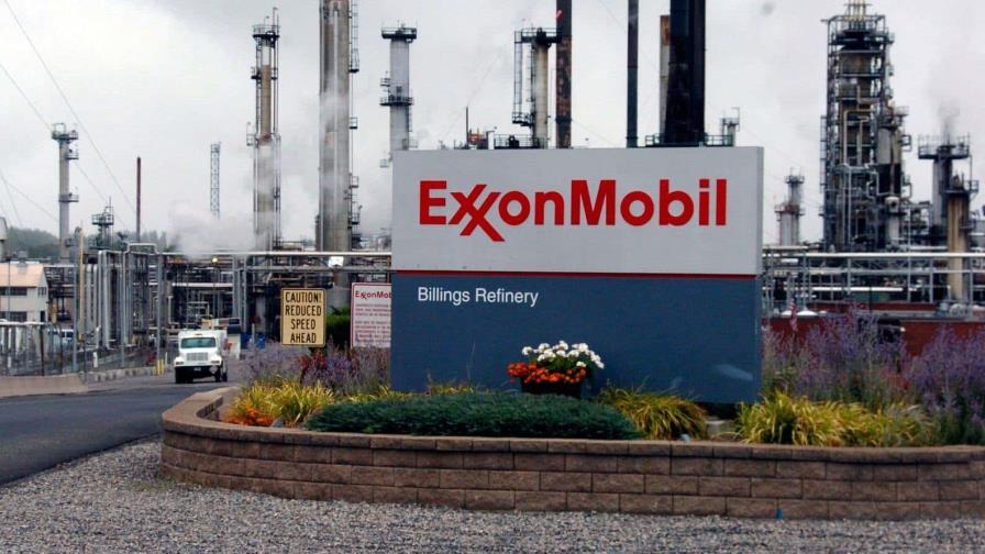 California demanda a la petrolera ExxonMobil por contaminación de plásticos