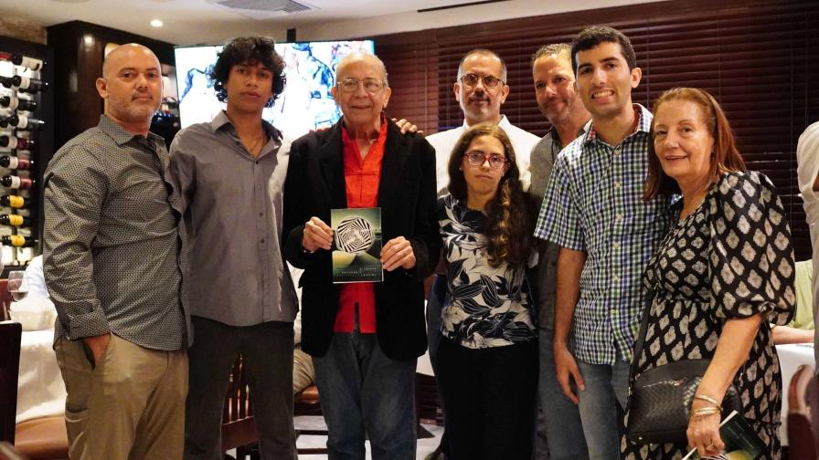 Johnny García presenta su segundo libro, El cadáver emprendió la huida