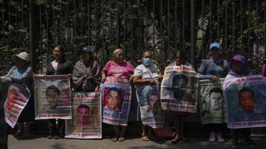 Diez años después, las familias de los estudiantes de Ayotzinapa siguen sin respuestas